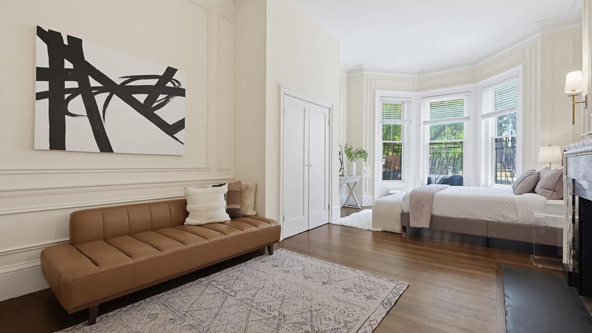 Elegant Back Bay On Hereford Street *