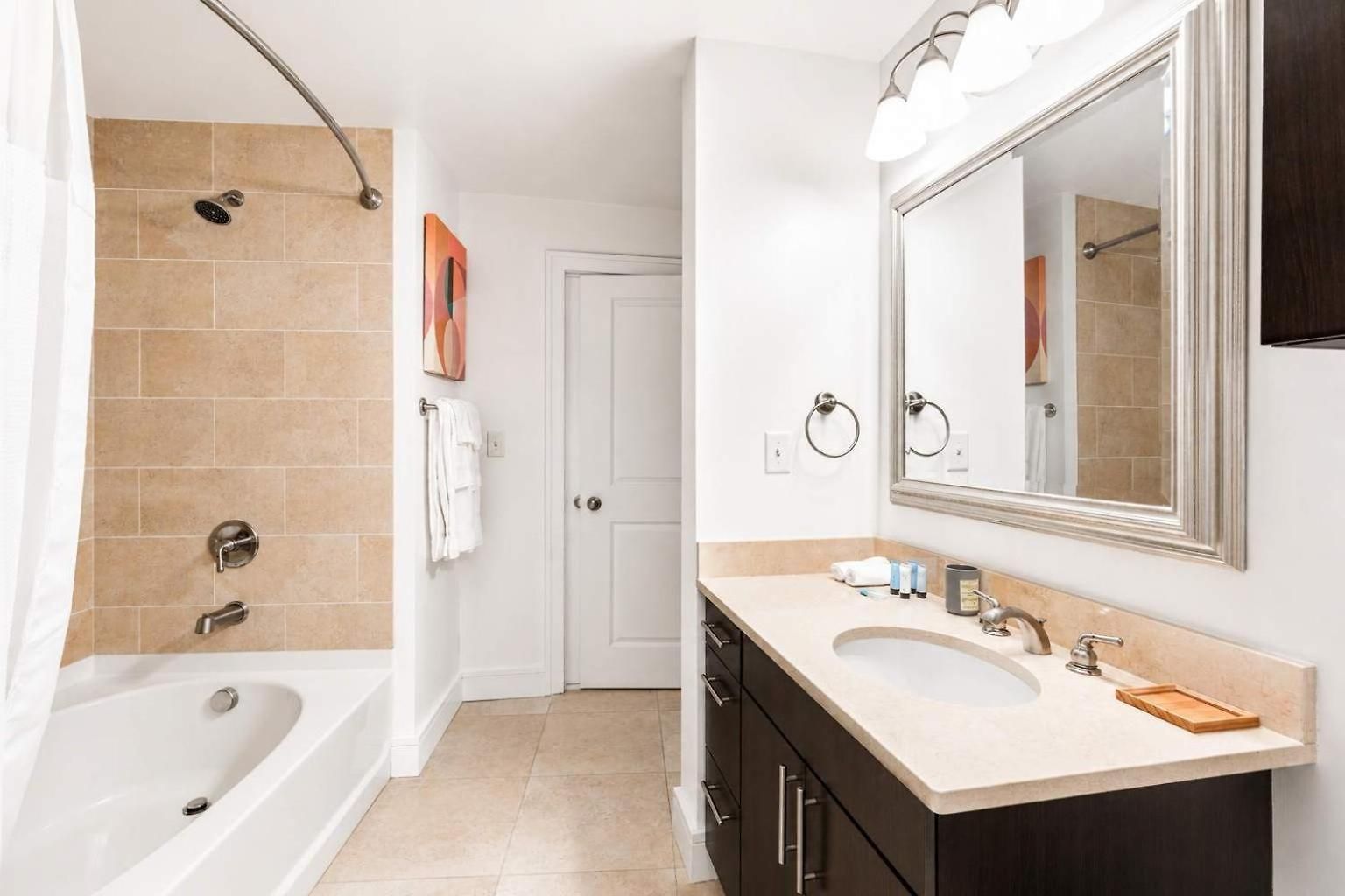 Spacious In Seaport *