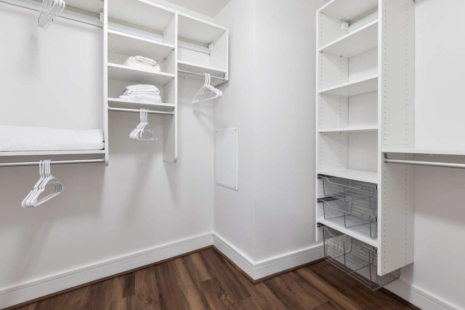 Spacious In Seaport *