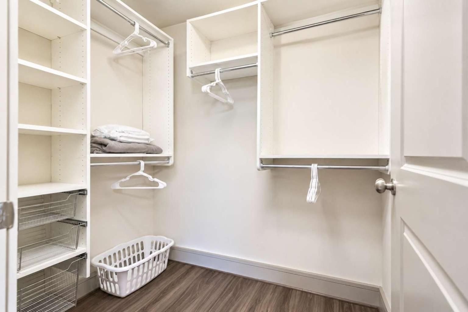 Spacious In Seaport Apartment *