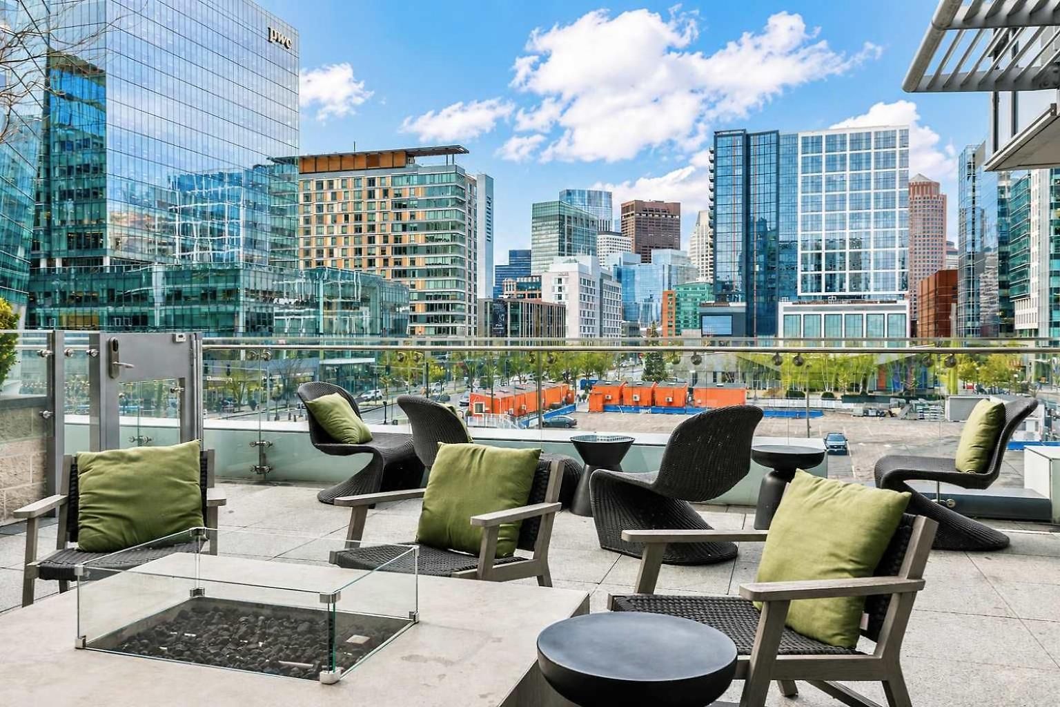 Spacious In Seaport Boston