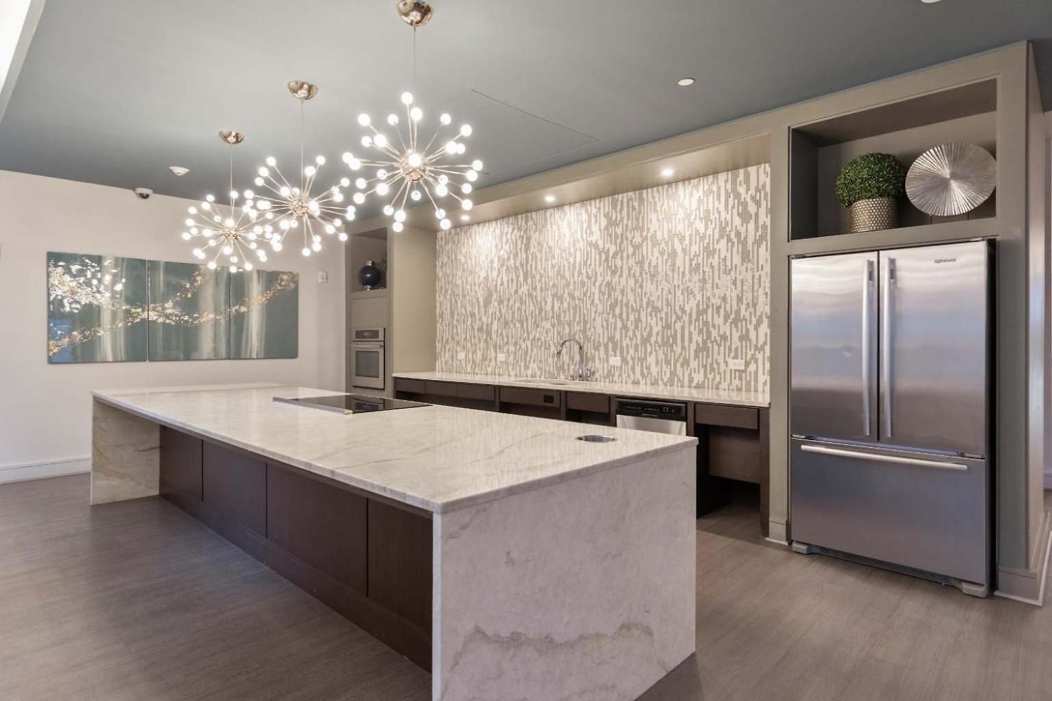Spacious In Seaport *