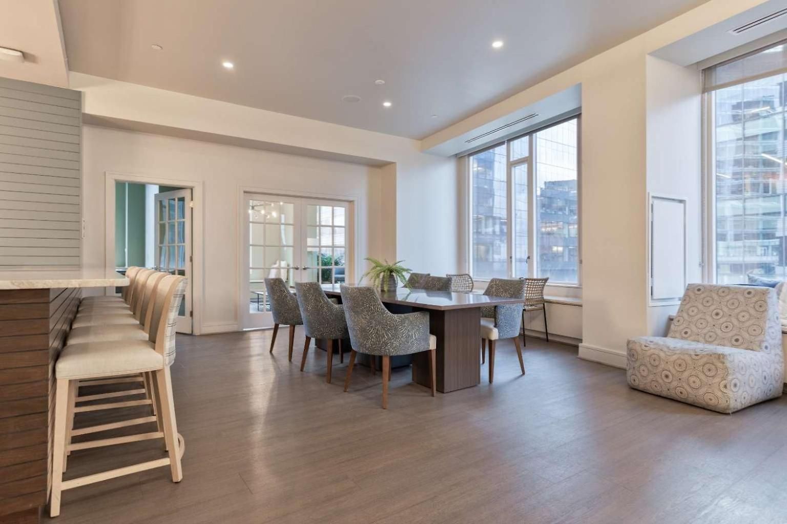 Apartment Spacious In Seaport Boston