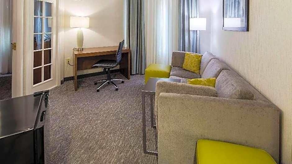 Hotel Roundhouse 3*