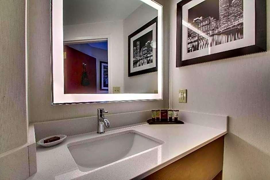 Hotel Roundhouse 3*