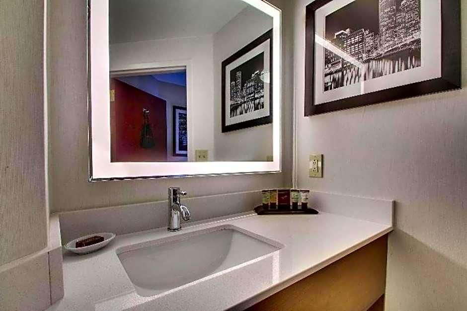Hotel Roundhouse Boston
