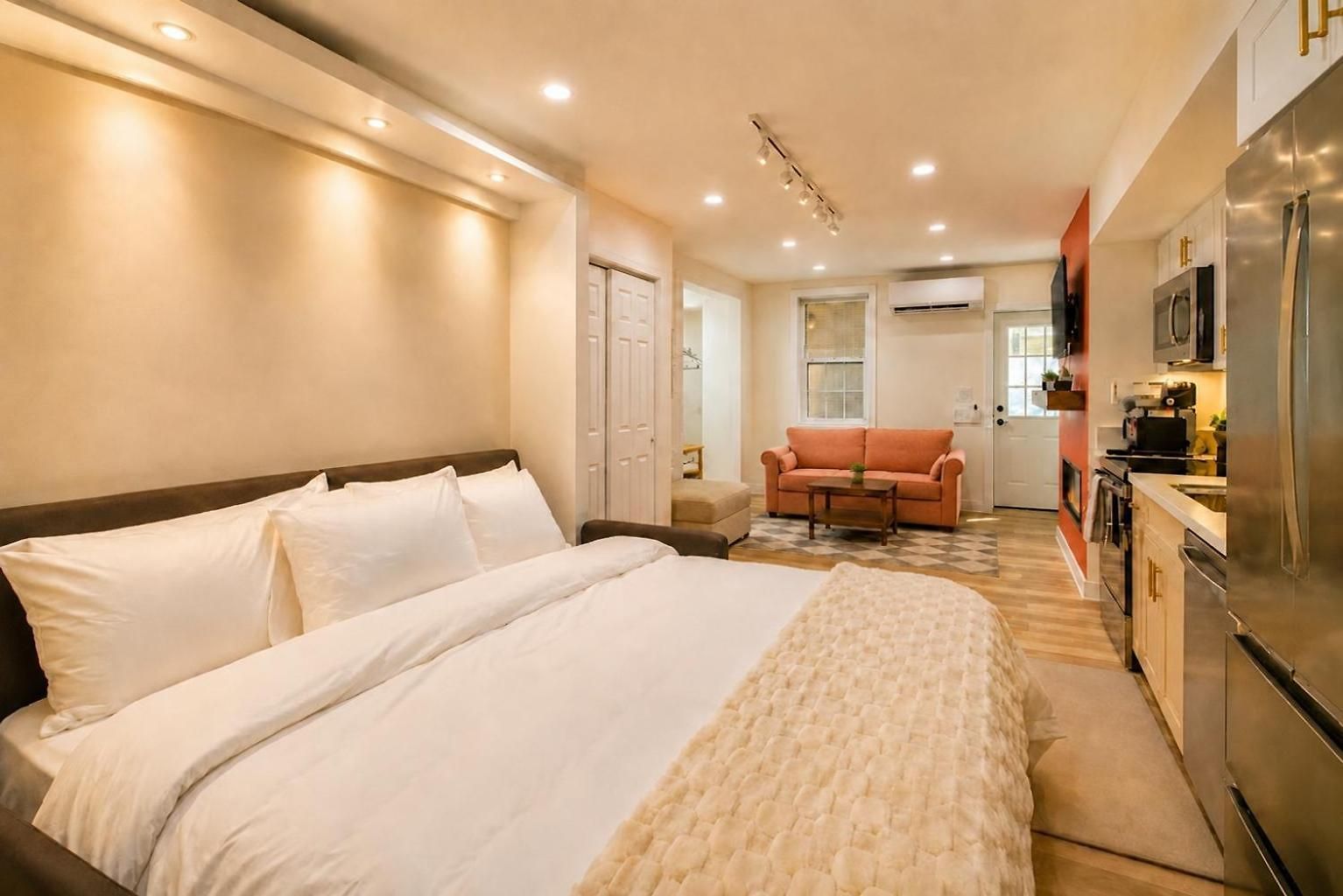 Modern Near Logan With Private Entrance Homestay