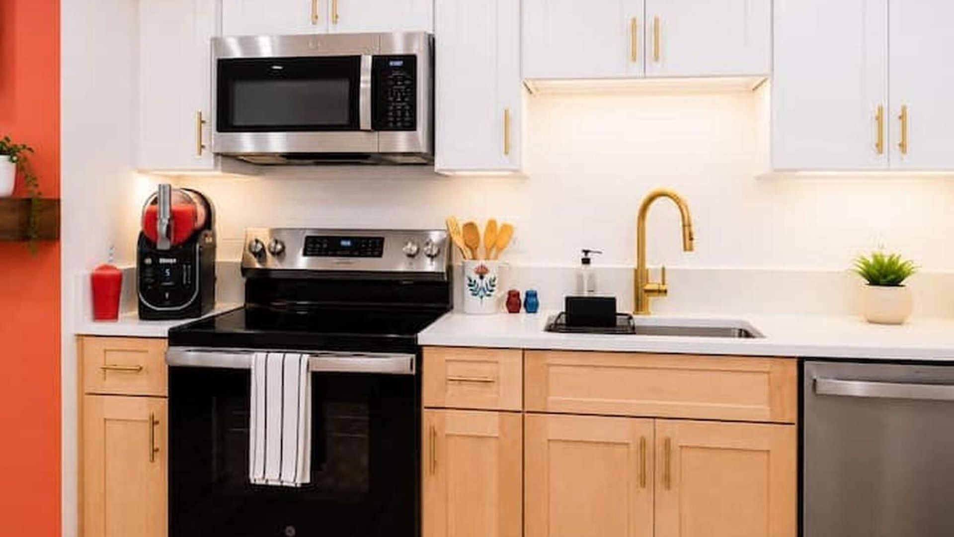 Modern Near Logan With Private Entrance