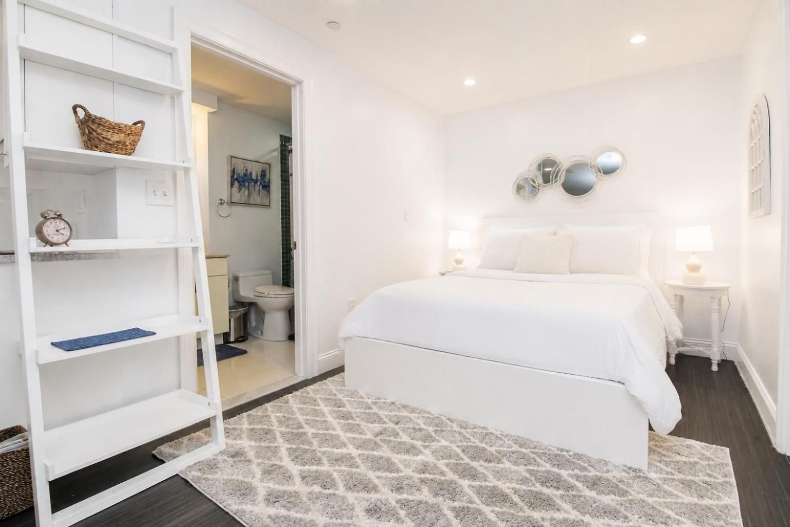 Renovated Studio, Steps To Mgh, Suffolk, Sleeps 4 * Boston