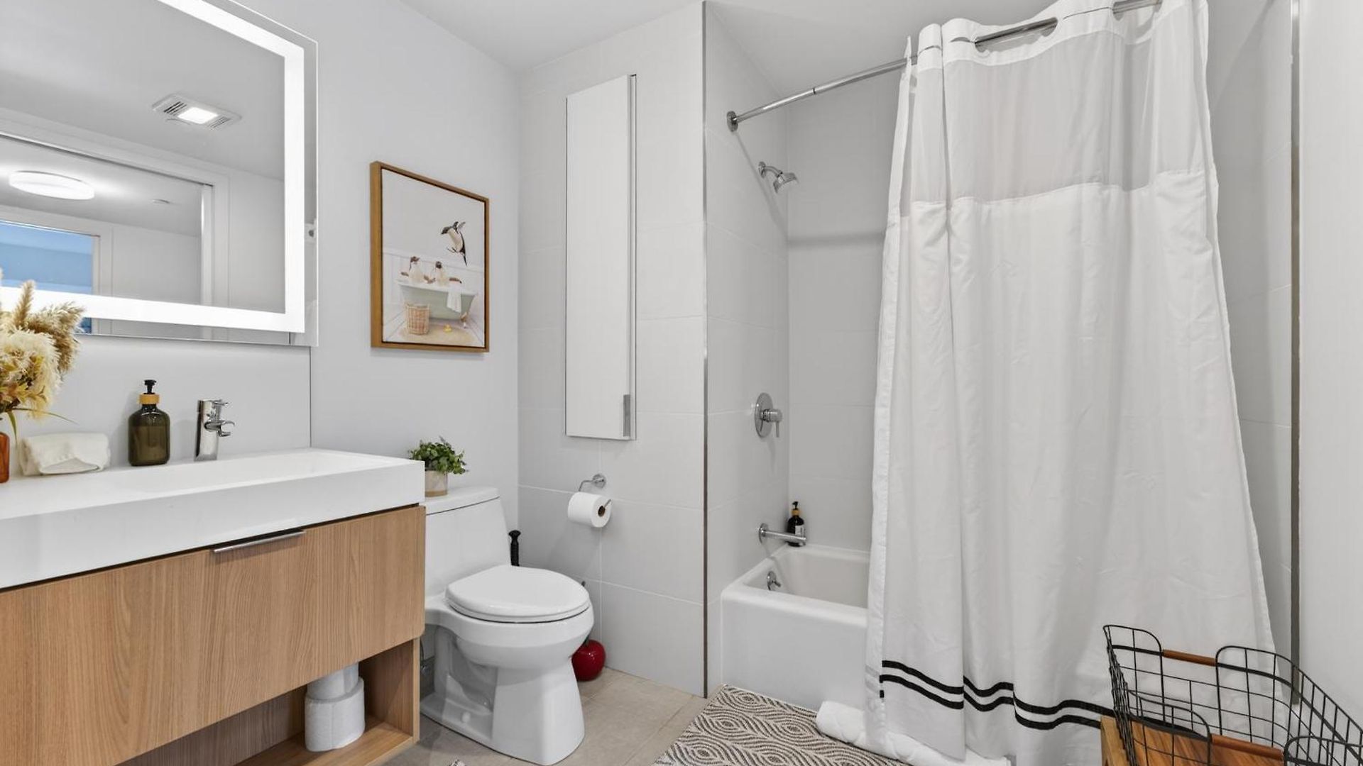 Prime Seaport 2br Steps To Convention Center *