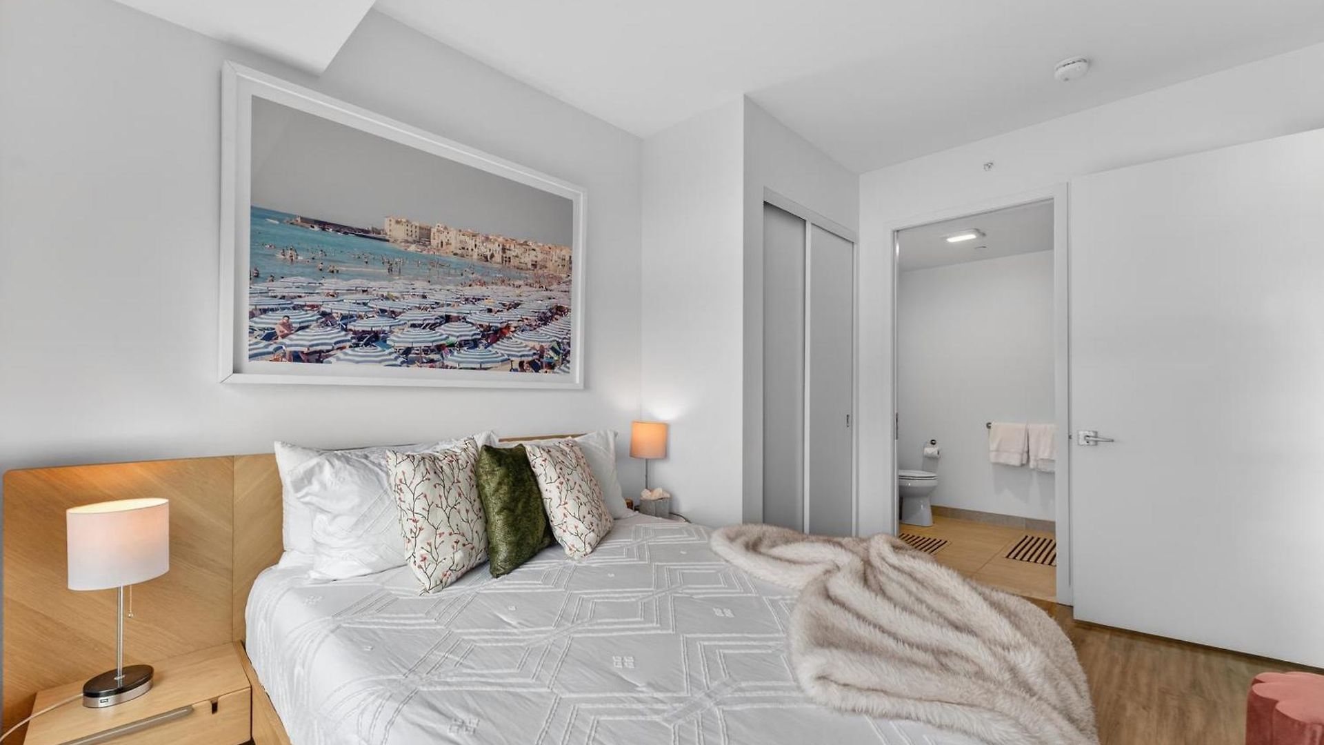 Prime Seaport 2br Steps To Convention Center Apartment *