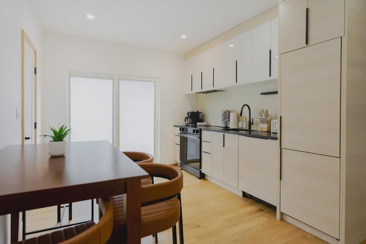 Stylish E Quick Transit To Downtown Apartment