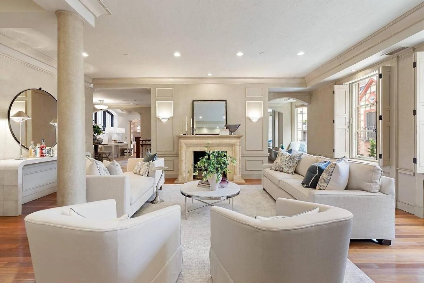 Flat Spacious And Living Apartment *