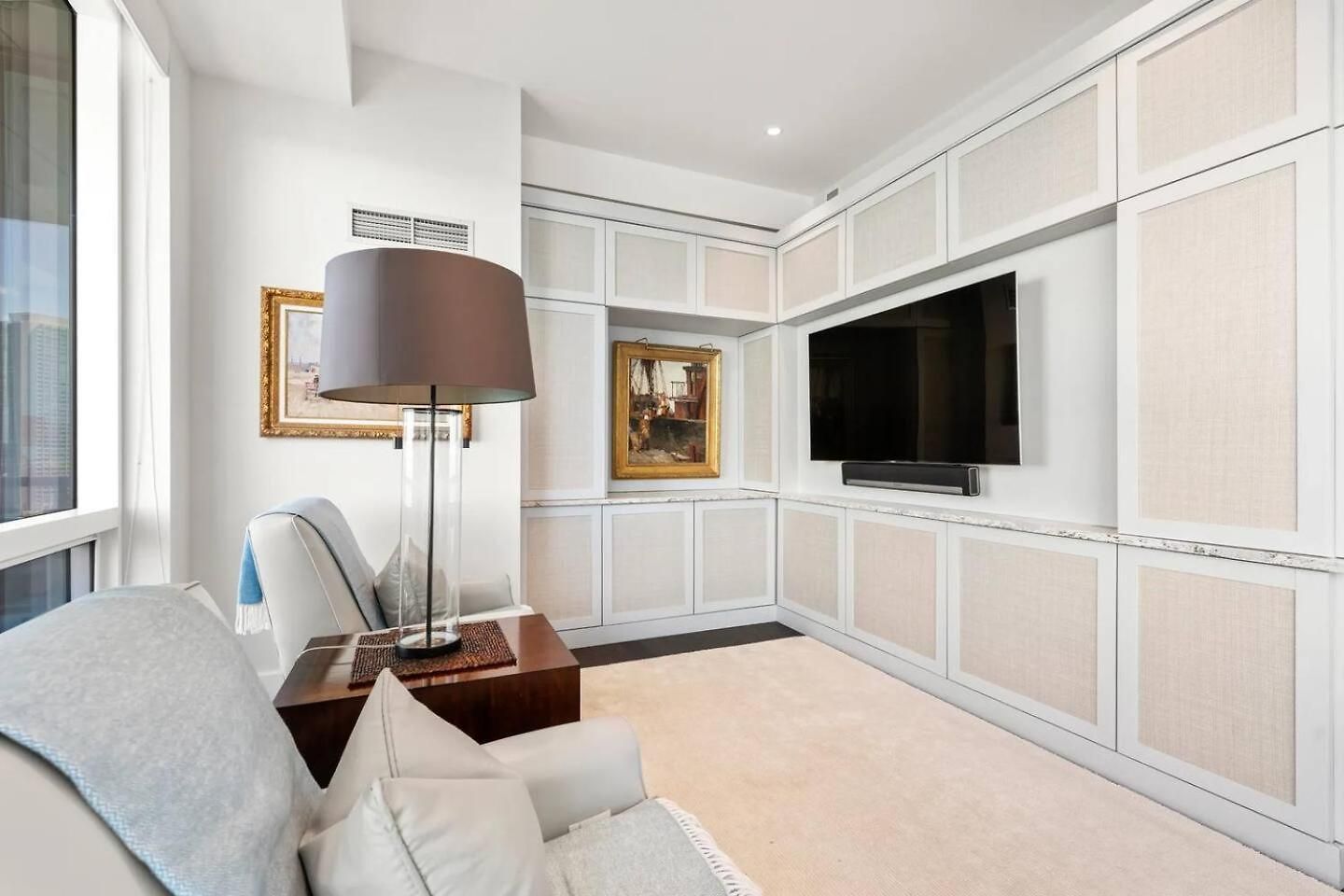 Apartment Spacious Living View Boston