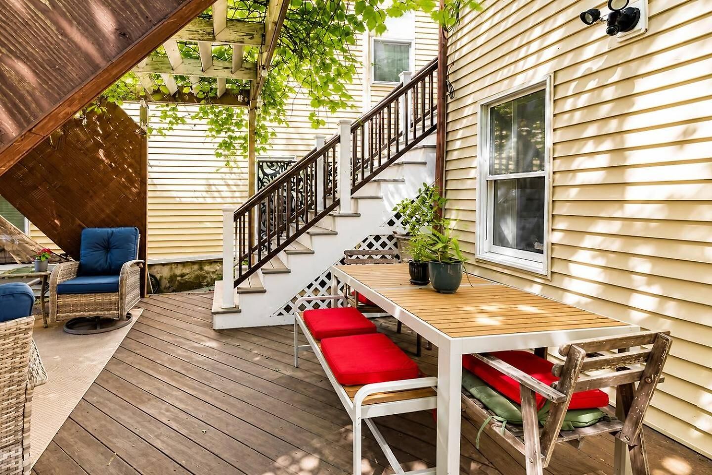 2 Full Kitchens, Near Airport, Yard & Fire Pit Holiday home *