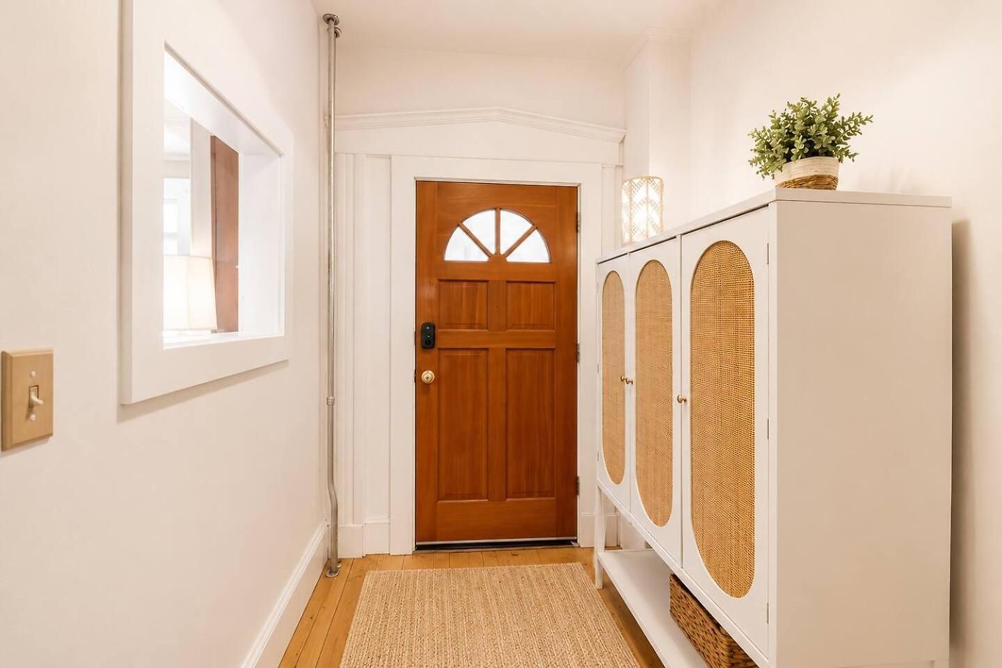 Holiday home 2 Full Kitchens, Near Airport, Yard & Fire Pit Boston