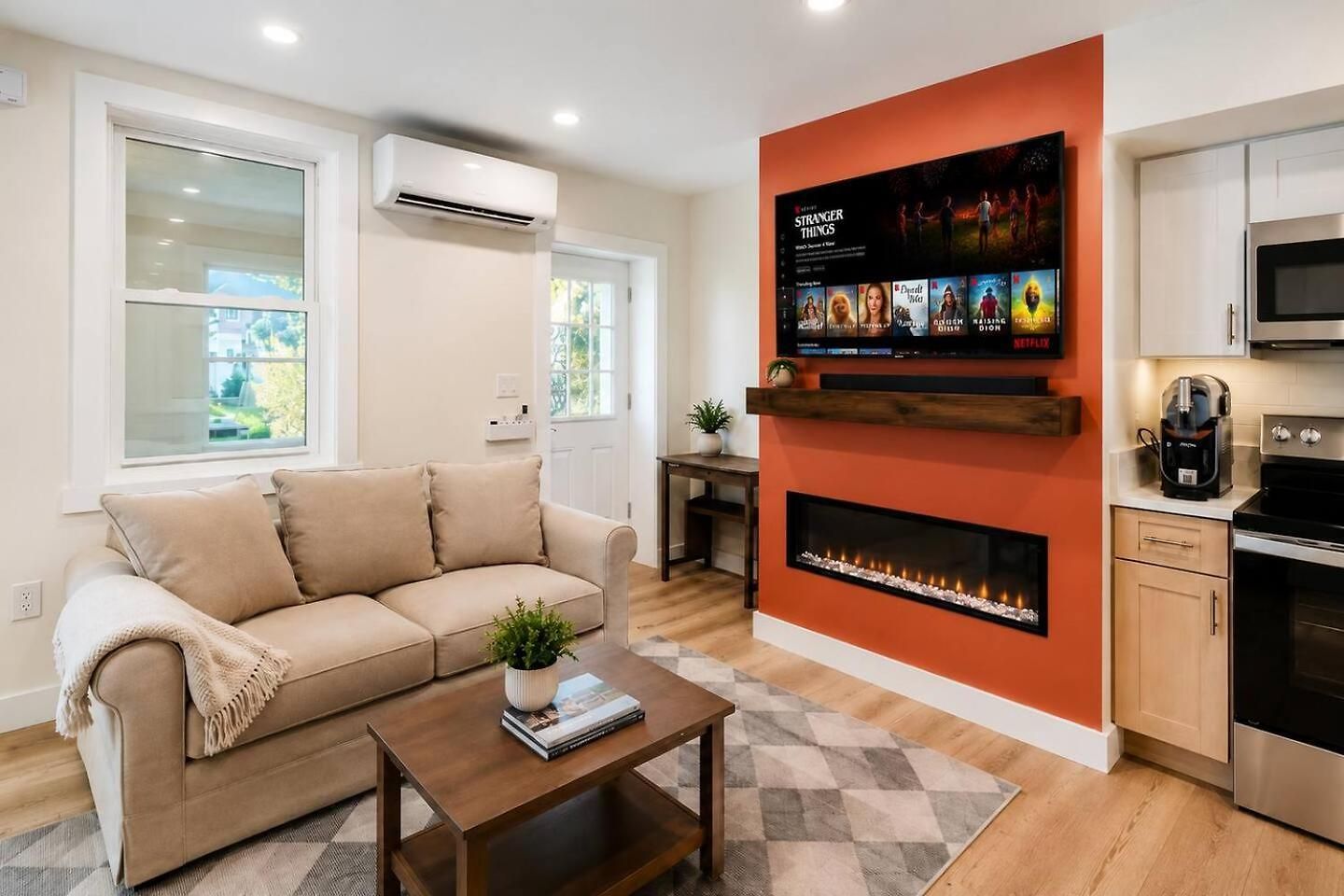 2 Full Kitchens, Near Airport, Yard & Fire Pit * Boston