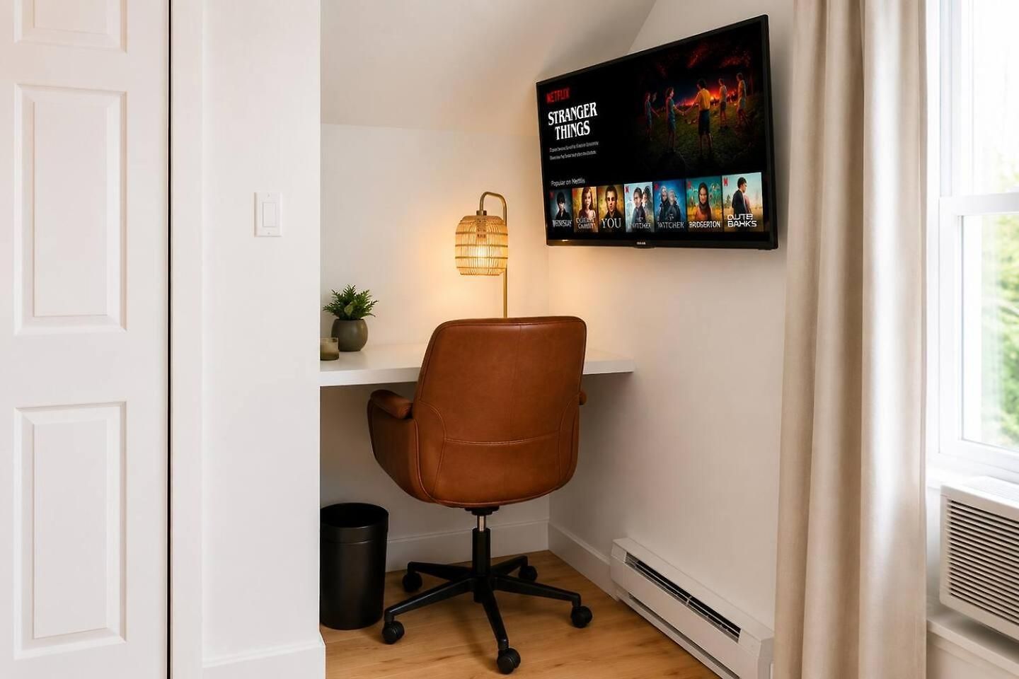 2 Full Kitchens, Near Airport, Yard & Fire Pit * Boston