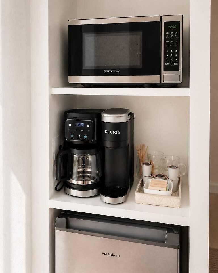 2 Full Kitchens, Near Airport, Yard & Fire Pit Boston