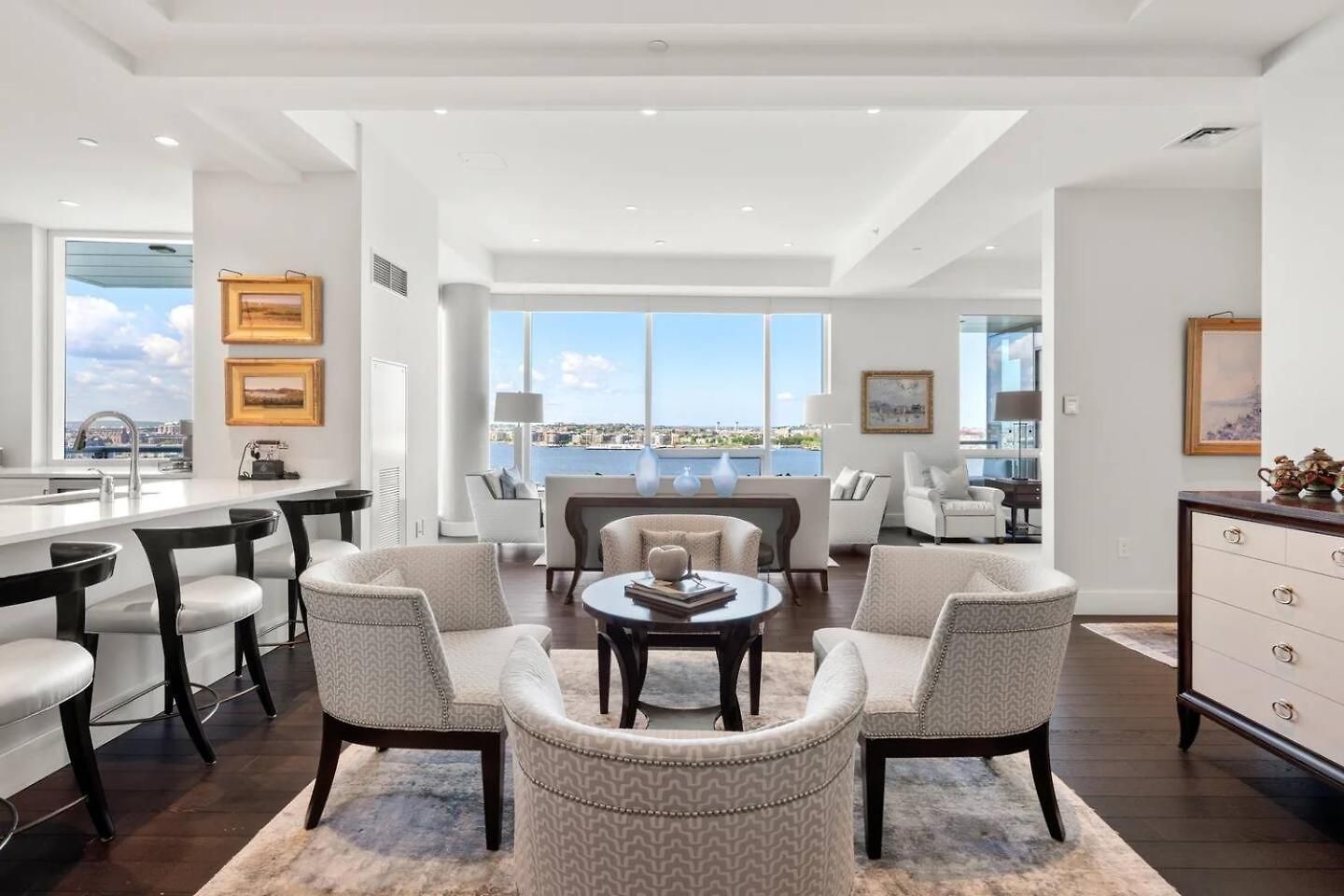 Apartment Spacious Living View