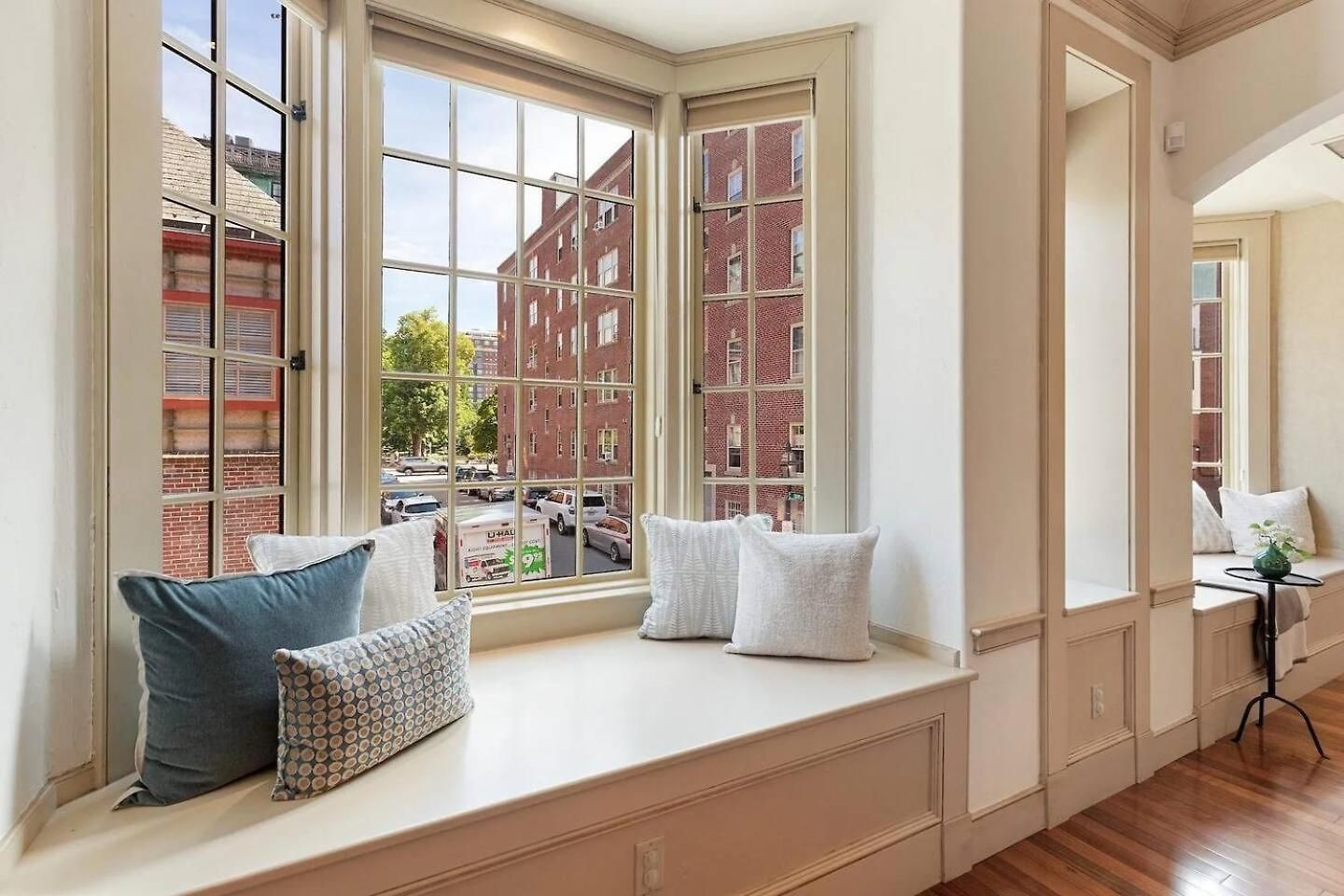 Flat Spacious And Living *