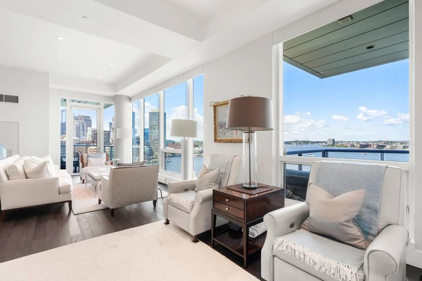 Spacious Living View Apartment