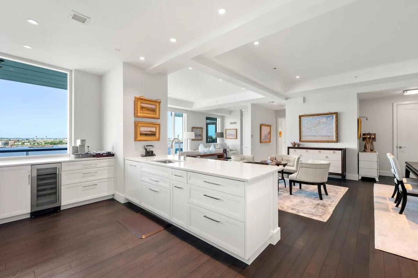 Spacious Living View * Boston