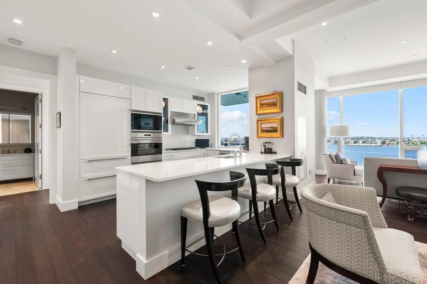 Apartment Spacious Living View Boston