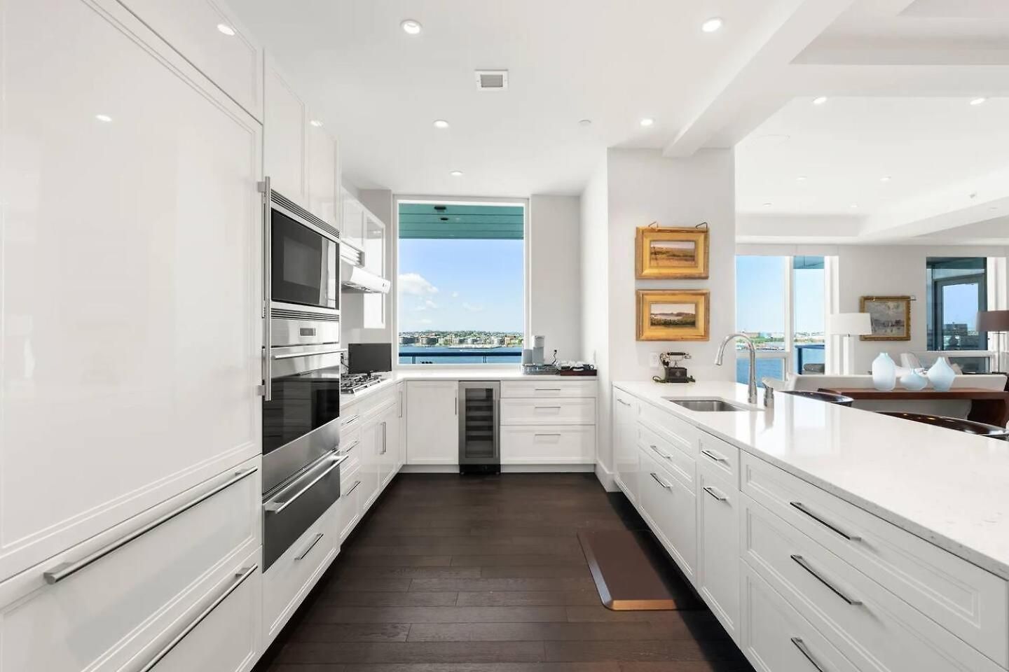 Apartment Spacious Living View