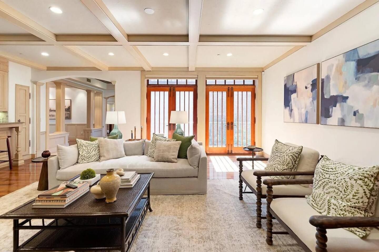 Flat Spacious And Living Apartment *