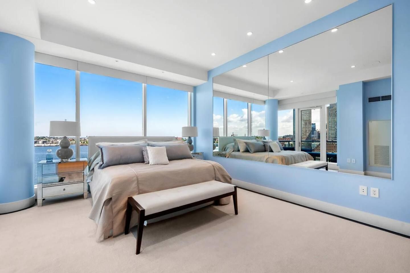 Spacious Living View * Boston