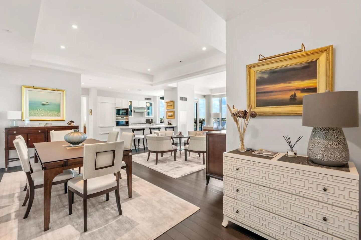 Spacious Living View Apartment Boston