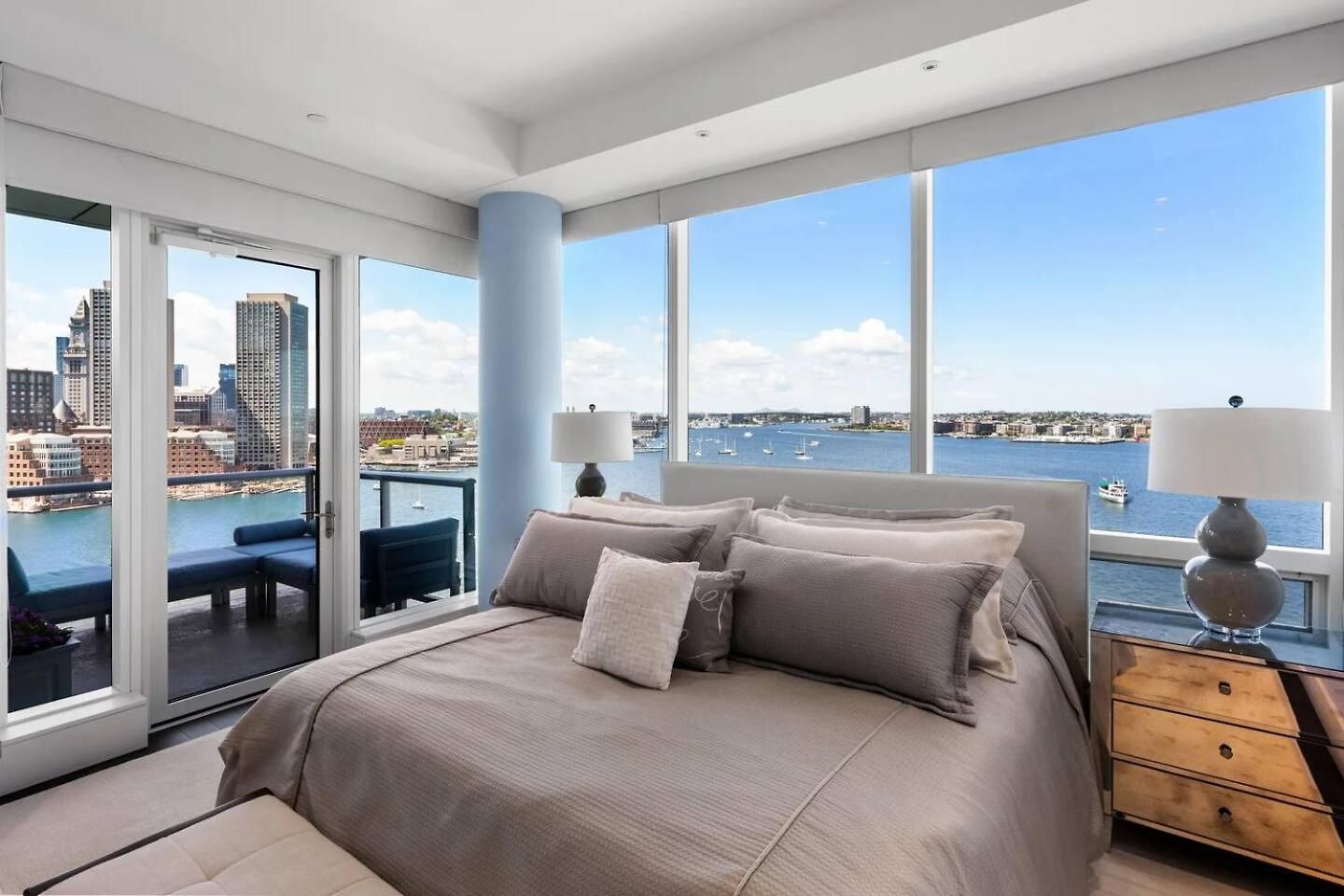 Apartment Spacious Living View *