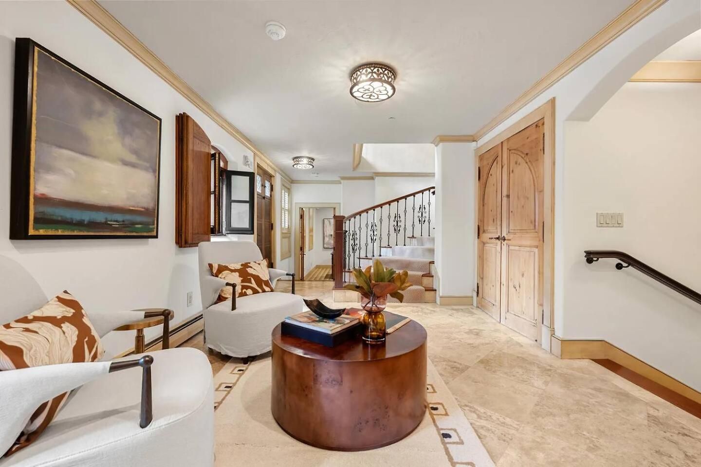 Flat Spacious And Living *
