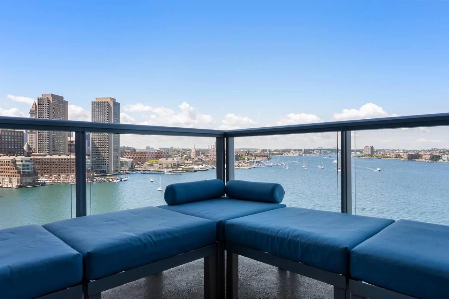 Apartment Spacious Living View *