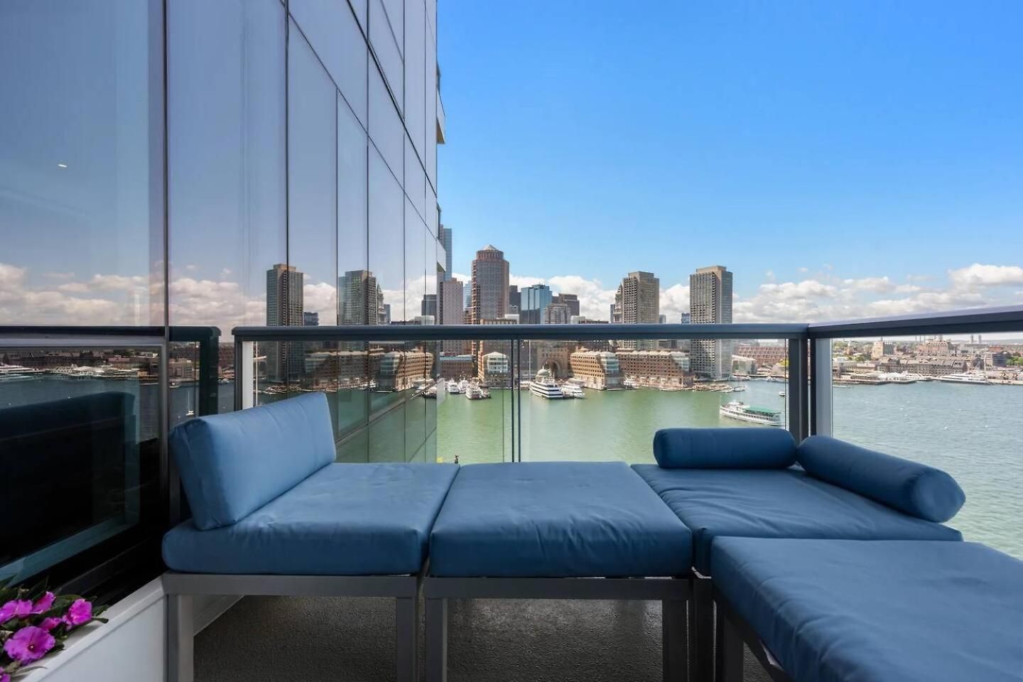 Apartment Spacious Living View Boston