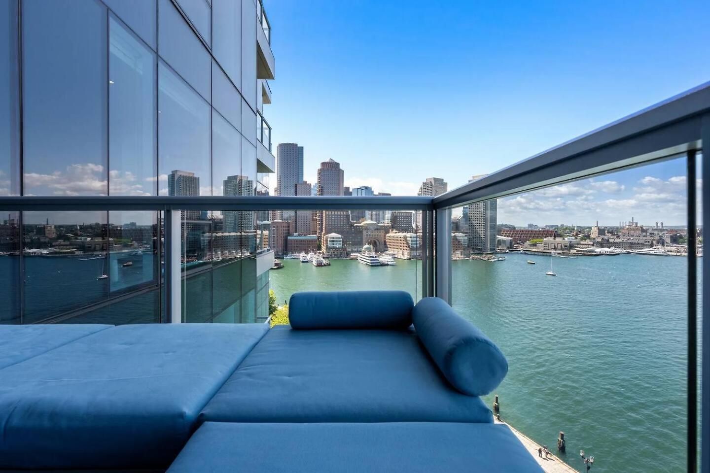 Apartment Spacious Living View
