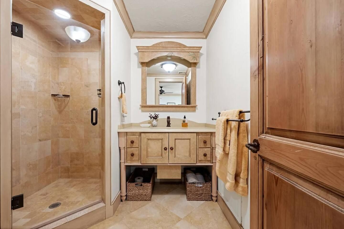 Flat Spacious And Living *