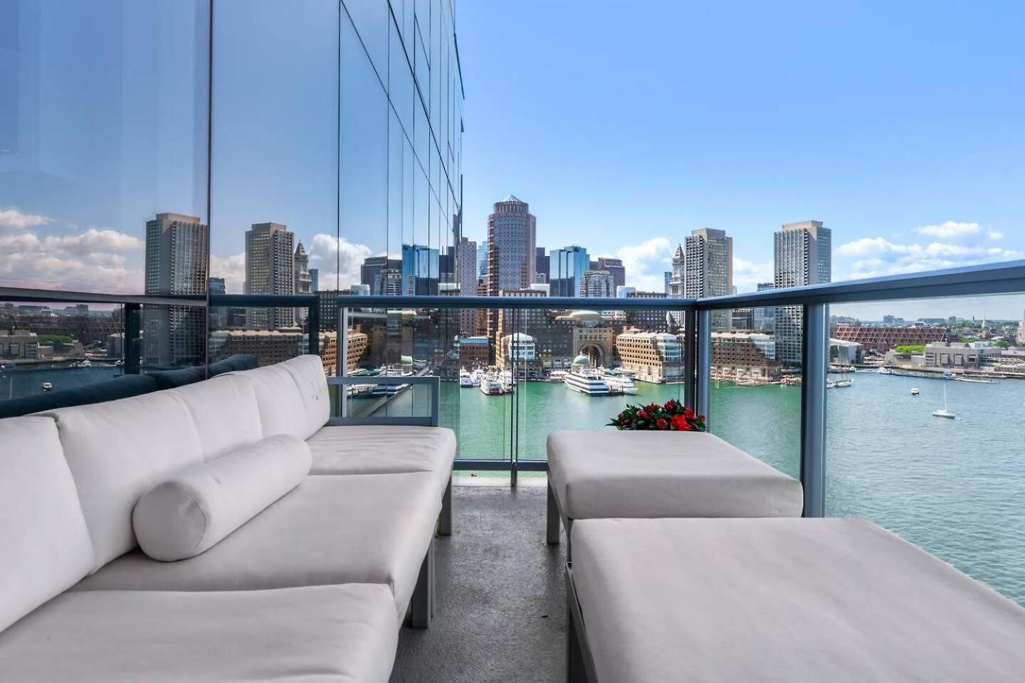 Spacious Living View Apartment *