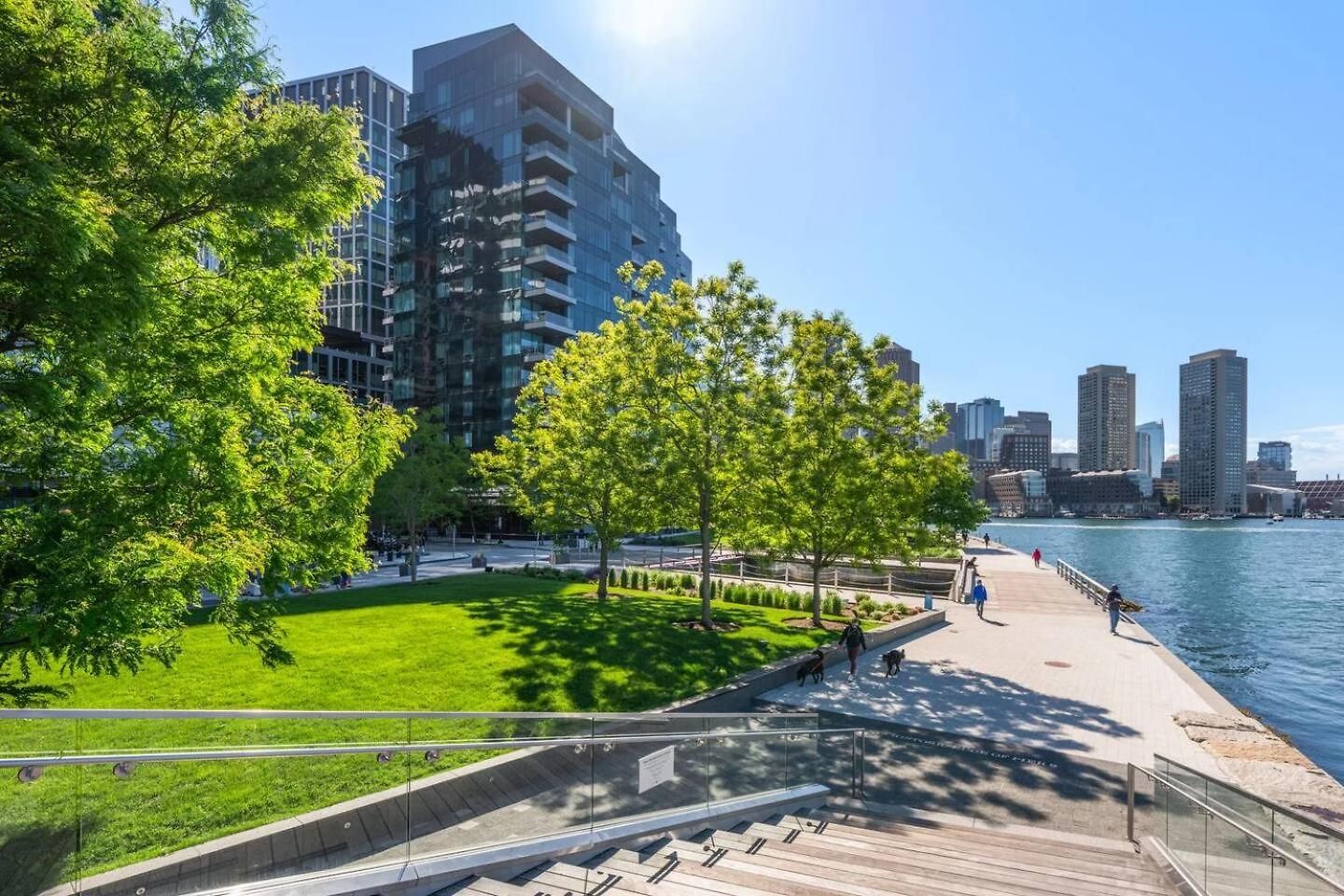 Apartment Spacious Living View Boston
