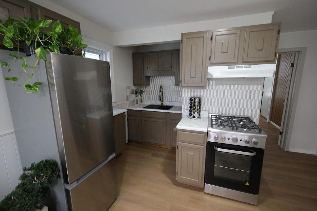 Modern In E - Walk To Airport Apartment Boston