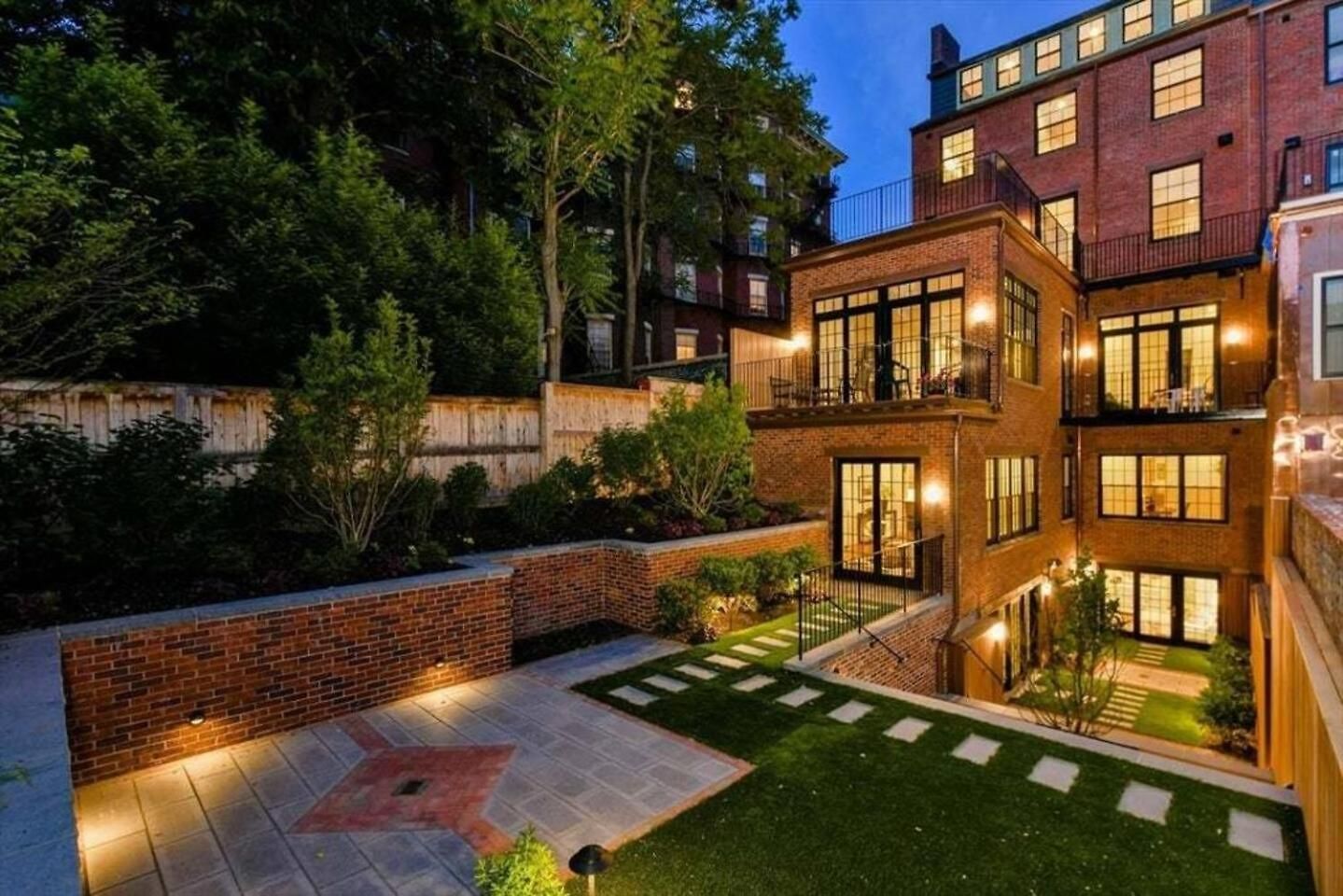 Exceptionally Private Garden Apartment Boston
