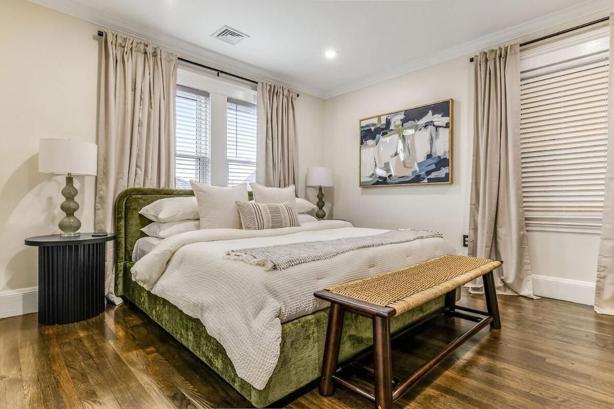 Luxury Designer 3br - Office - Sunroom - Garage - Apartment