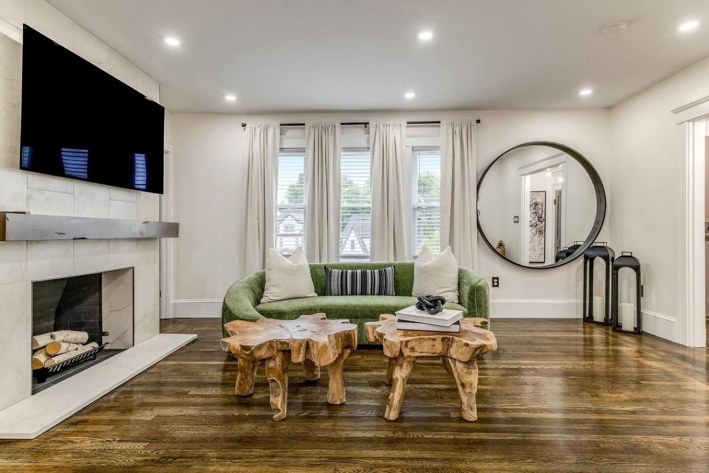 Luxury Designer 2br With Sunroom