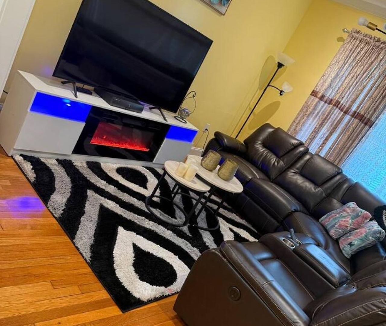 Modern In Queen Bedroom Wavez 3 Apartment Boston