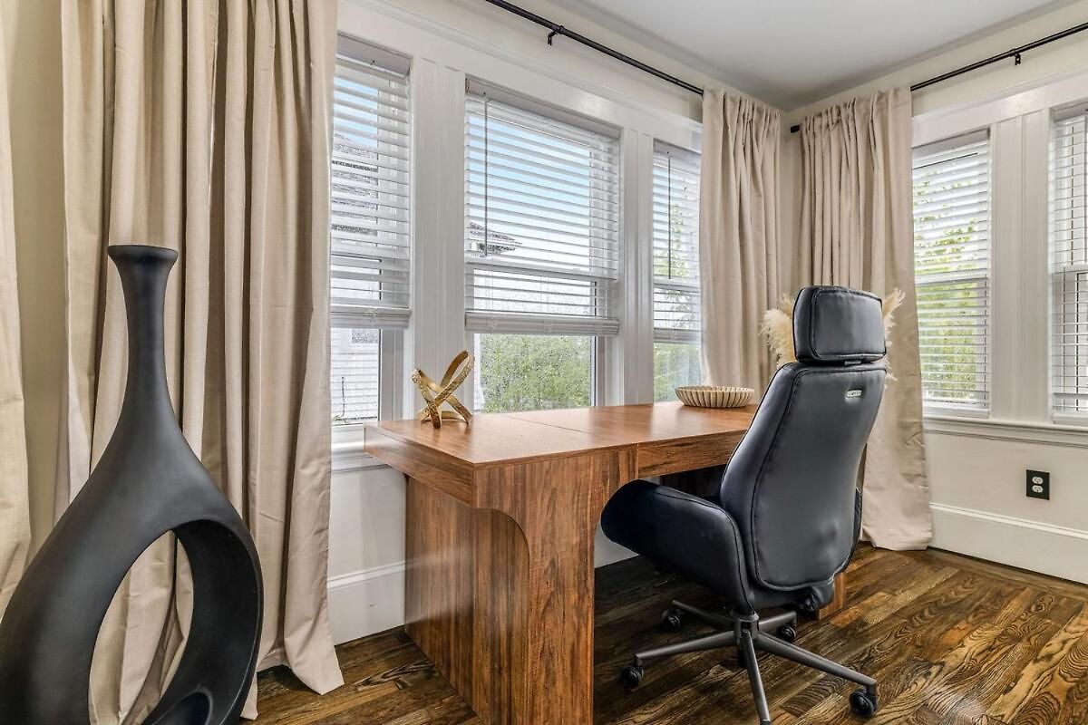 Apartment Luxury Designer 3br - Office - Sunroom - Garage - Boston