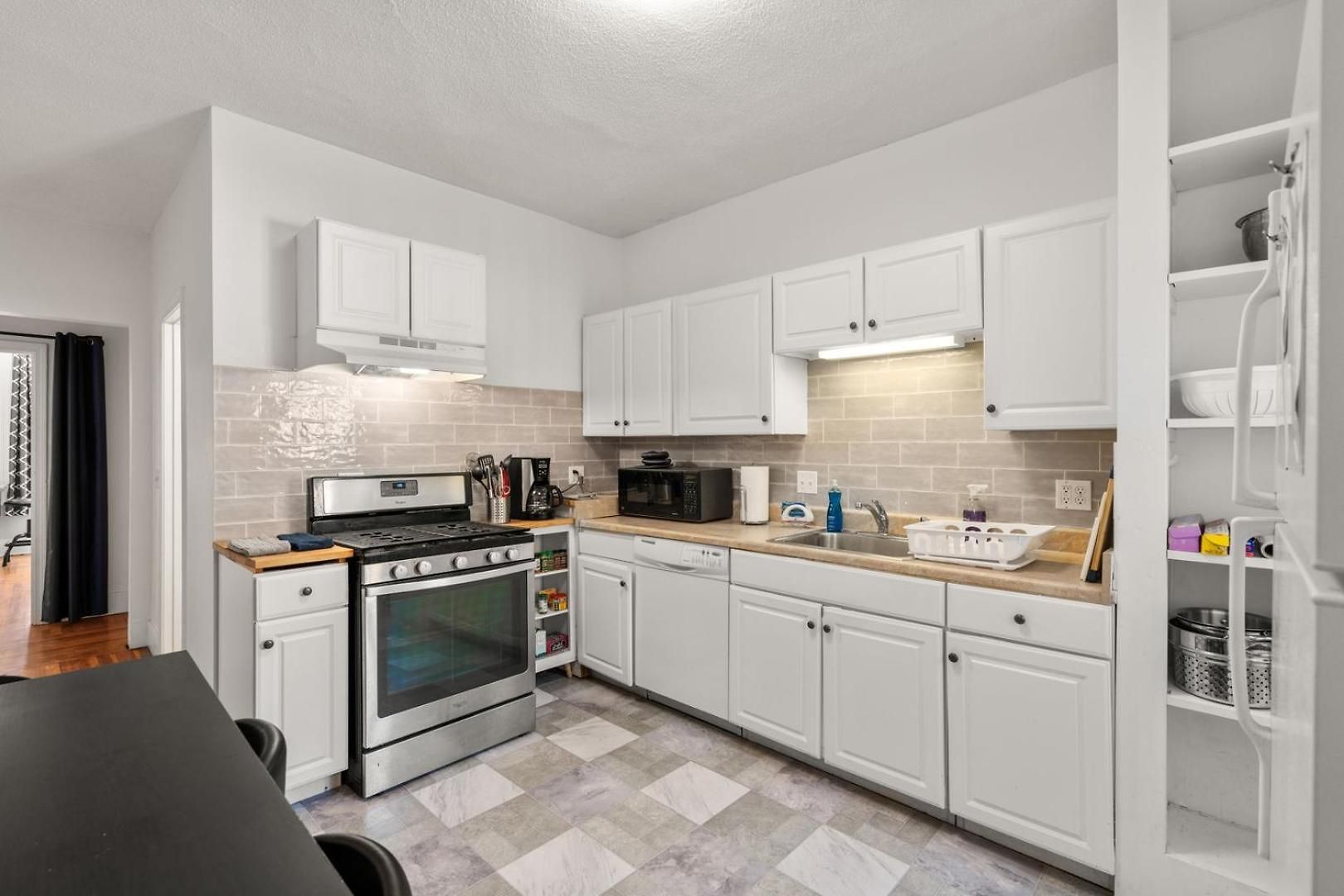 Apartment By Cleveland Circle & Bc