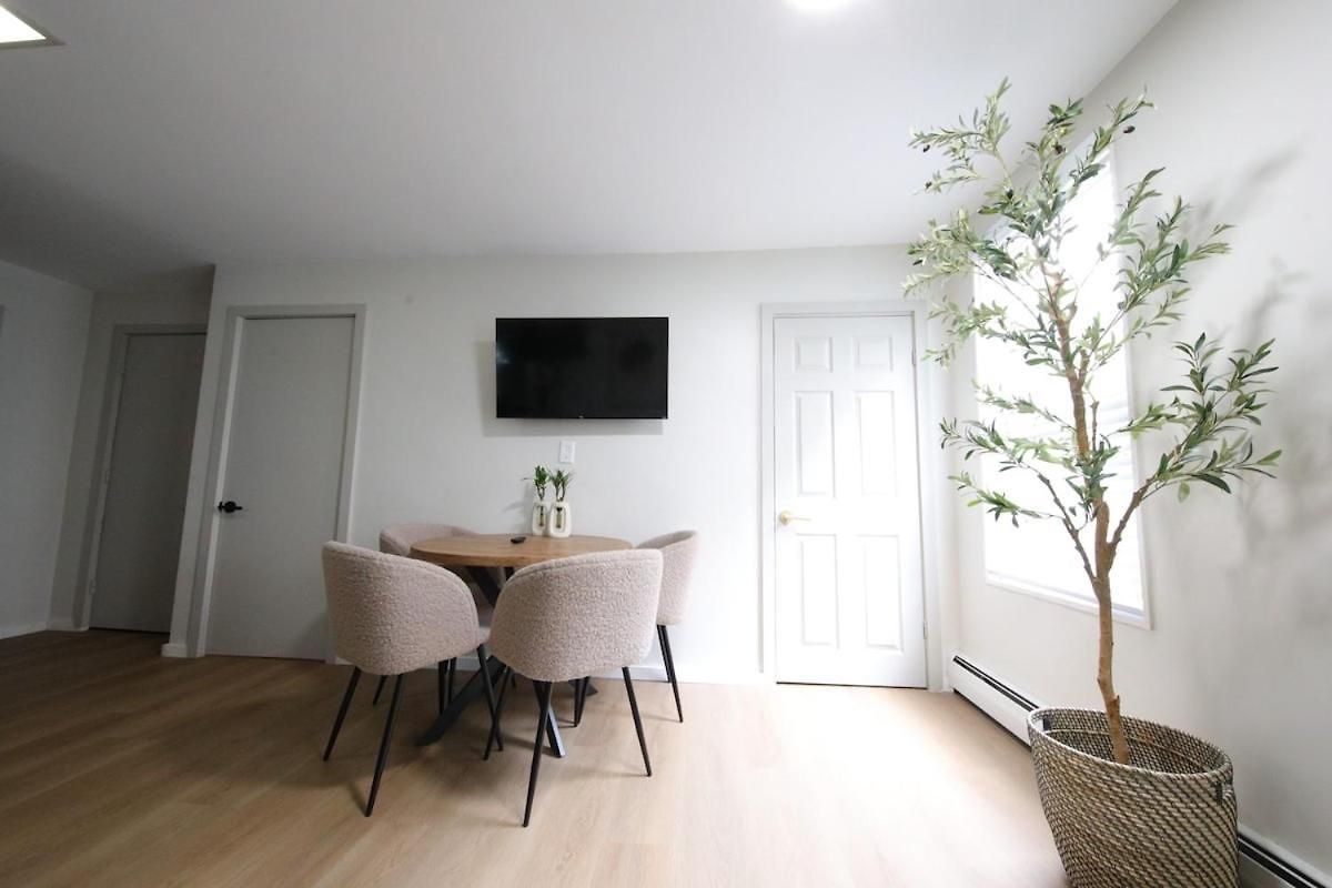 Modern In E - Walk To Airport