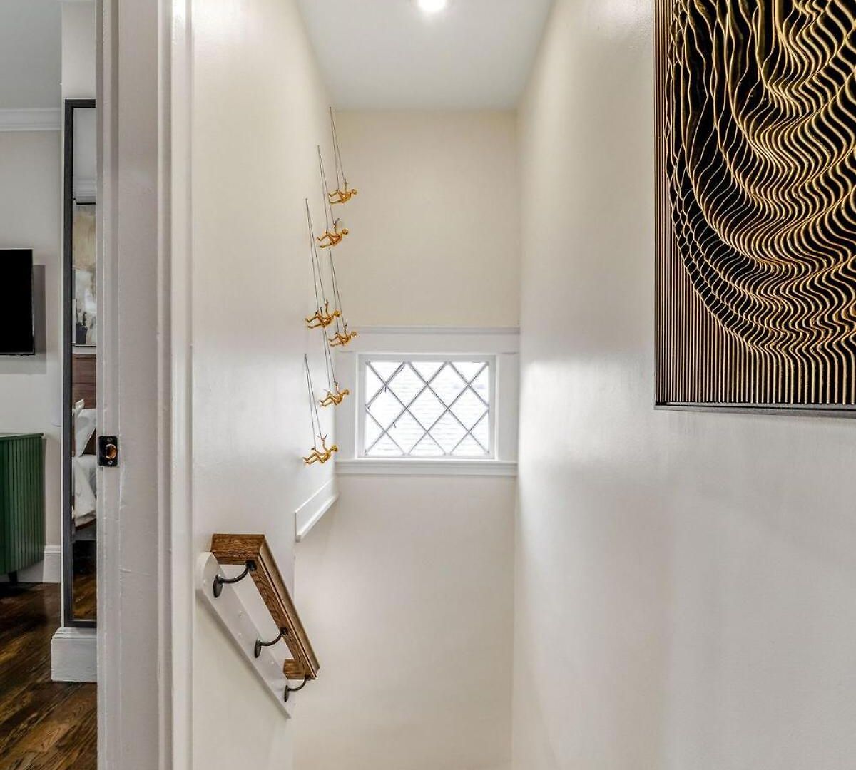 Luxury Designer 3br - Office - Sunroom - Garage - Apartment *