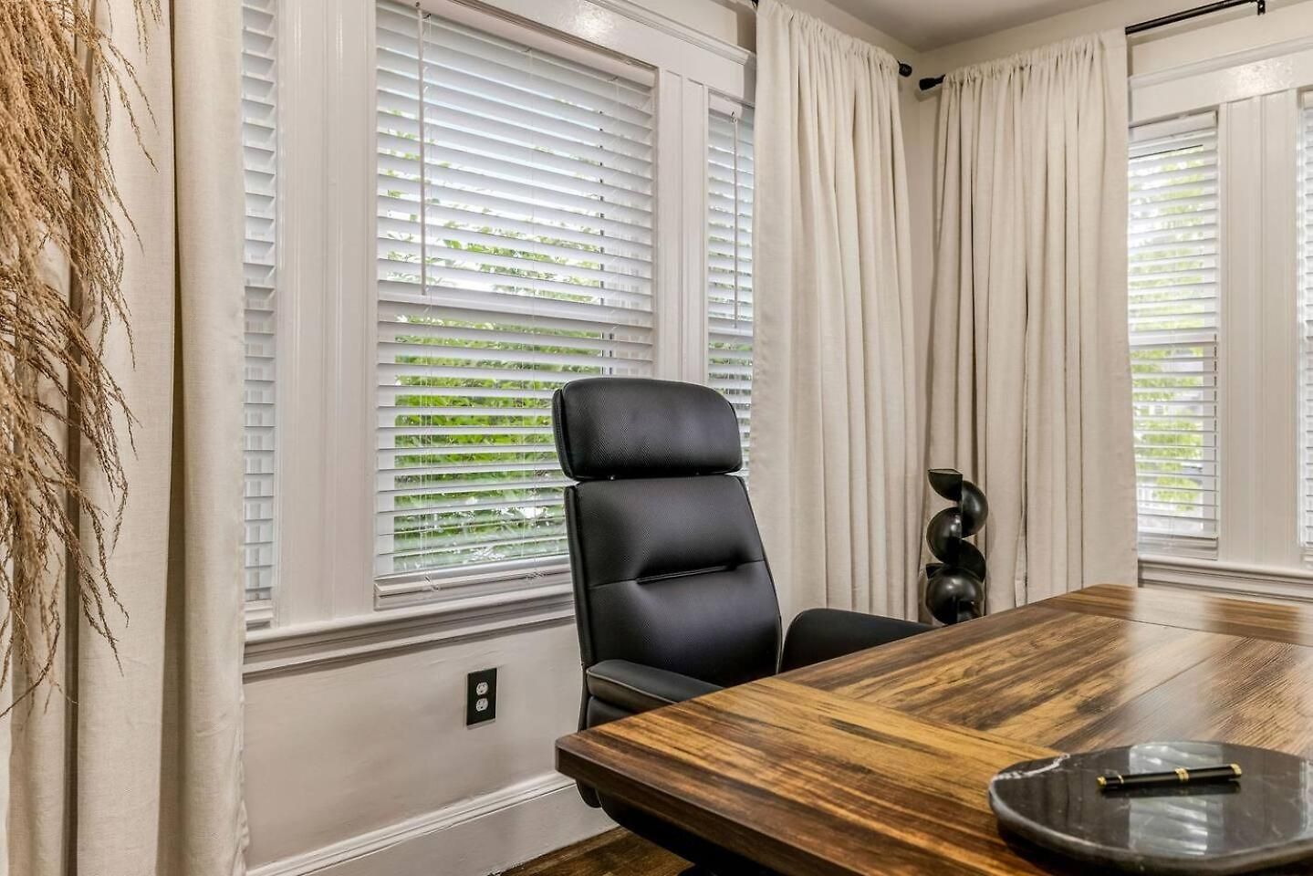 Apartment Luxury Designer 2br With Sunroom